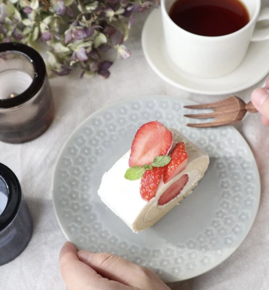 Matte Gray Daisy Stamped Plate (2 sizes)